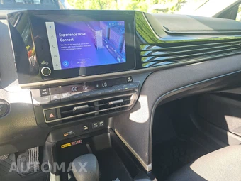 2025 Toyota Camry LE – miniatura 11