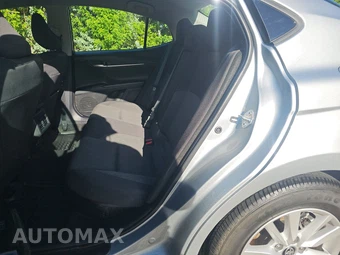 2025 Toyota Camry LE – miniatura 13