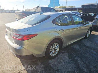 2025 Toyota Camry LE – miniatura 4