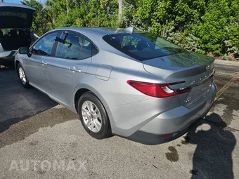 2025 Toyota Camry LE – miniatura 6