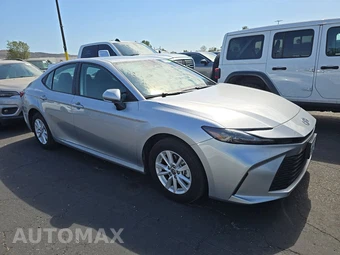 2025 Toyota Camry LE - miniatura 3