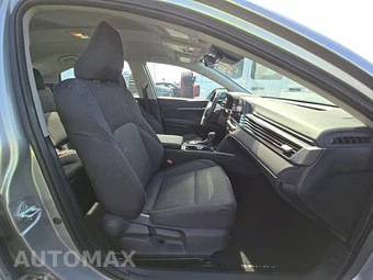 2025 Toyota Camry LE - miniatura 8