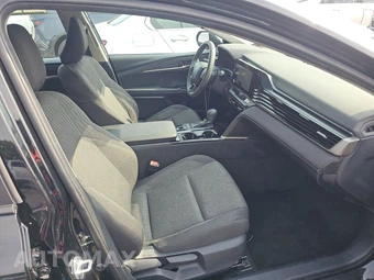 2025 Toyota Camry LE - miniatura 14
