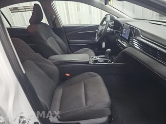2025 Toyota Camry LE - miniatura 8