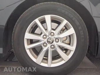 2025 Toyota Camry LE - miniatura 10