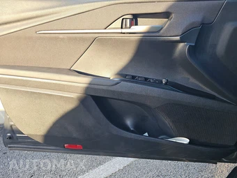 2025 Toyota Camry LE - miniatura 15