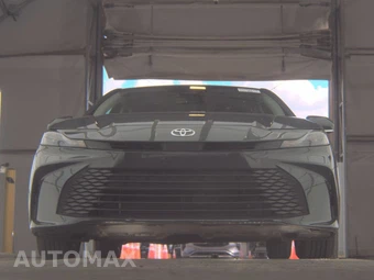 2025 Toyota Camry LE - miniatura 3