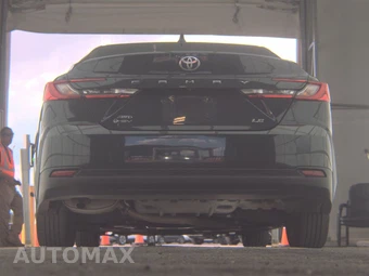 2025 Toyota Camry LE - miniatura 7