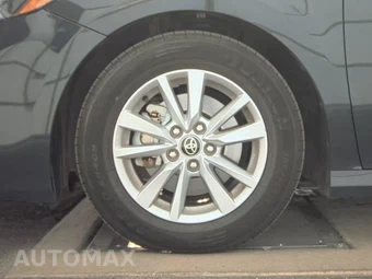 2025 Toyota Camry LE - miniatura 9