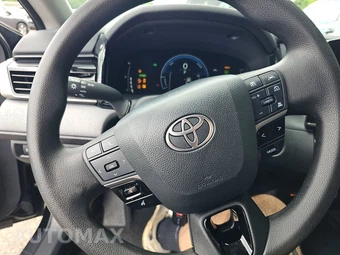 2025 Toyota Camry LE - miniatura 10