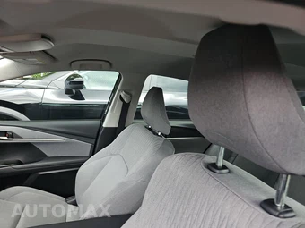 2025 Toyota Camry LE - miniatura 19