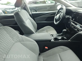 2025 Toyota Camry LE - miniatura 8
