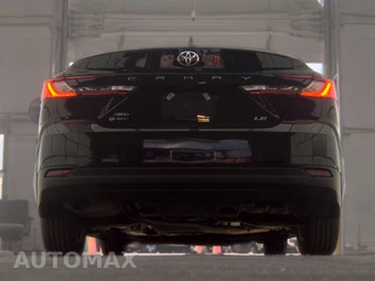 2025 Toyota Camry LE - miniatura 7