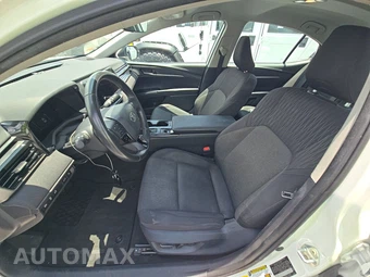 2025 Toyota Camry LE - miniatura 13