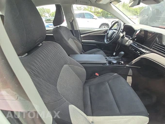 2025 Toyota Camry LE - miniatura 14