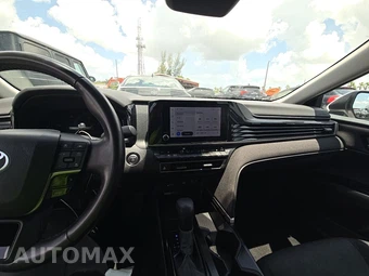 2025 Toyota Camry LE - miniatura 17