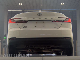 2025 Toyota Camry LE - miniatura 7