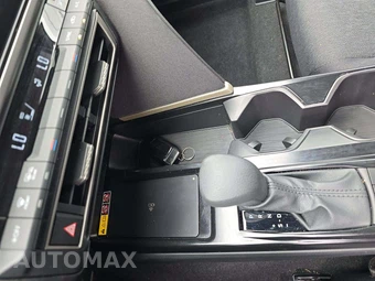 2025 Toyota Camry LE - miniatura 8