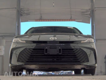 2025 Toyota Camry LE - miniatura 3