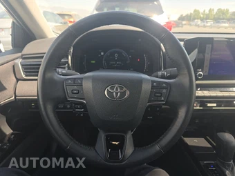 2025 Toyota Camry LE - miniatura 10