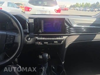 2025 Toyota Camry LE - miniatura 11