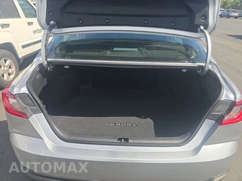 2025 Toyota Camry LE - miniatura 17