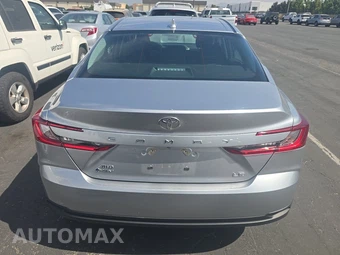 2025 Toyota Camry LE - miniatura 5