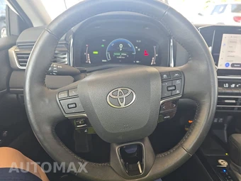 2025 Toyota Camry LE - miniatura 10
