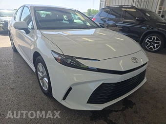 2025 Toyota Camry LE - miniatura 3