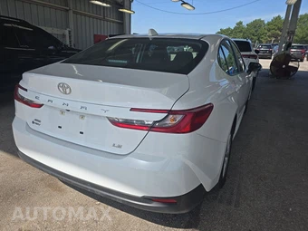 2025 Toyota Camry LE - miniatura 4