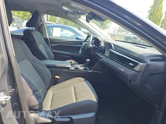 2025 Toyota Camry LE - miniatura 14