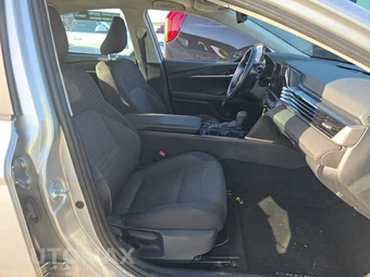 2025 Toyota Camry LE - miniatura 14