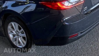 2025 Toyota Camry LE - miniatura 10