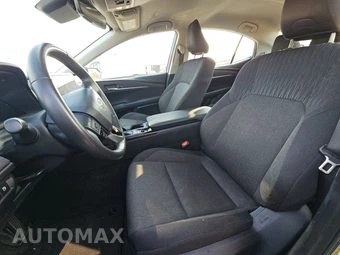 2025 Toyota Camry LE - miniatura 12