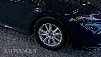 2025 Toyota Camry LE - miniatura 8