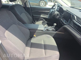 2025 Toyota Camry LE – miniatura 14