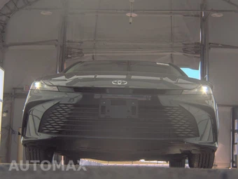 2025 Toyota Camry LE – miniatura 3
