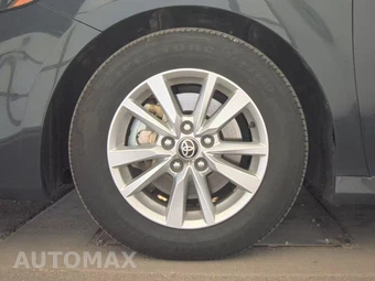 2025 Toyota Camry LE – miniatura 9