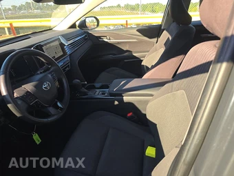 2025 Toyota Camry LE - miniatura 13