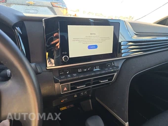 2025 Toyota Camry LE - miniatura 17