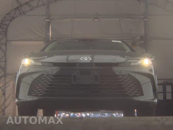 2025 Toyota Camry LE - miniatura 3