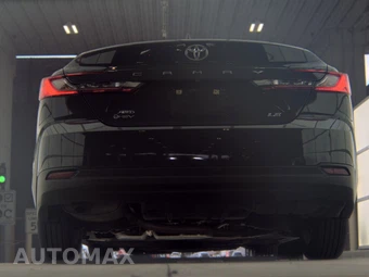 2025 Toyota Camry LE - miniatura 7