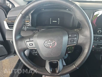 2025 Toyota Camry LE - miniatura 10
