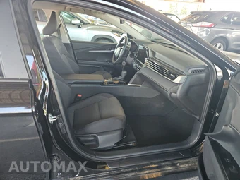 2025 Toyota Camry LE - miniatura 8