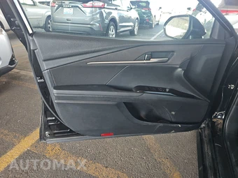 2025 Toyota Camry LE - miniatura 9