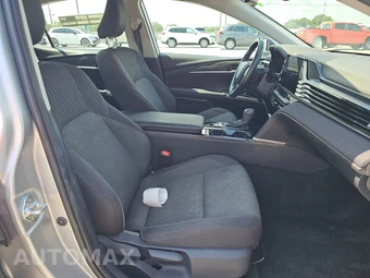 2025 Toyota Camry LE - miniatura 14