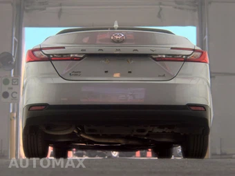 2025 Toyota Camry LE - miniatura 7