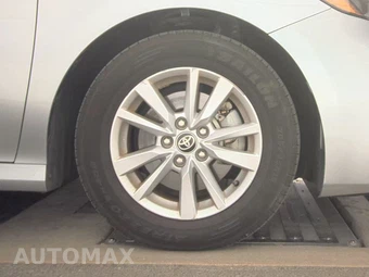 2025 Toyota Camry LE - miniatura 10