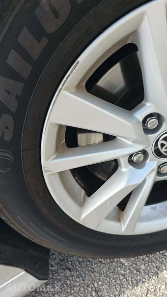 2025 Toyota Camry LE - miniatura 36