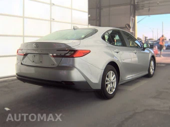 2025 Toyota Camry LE - miniatura 5